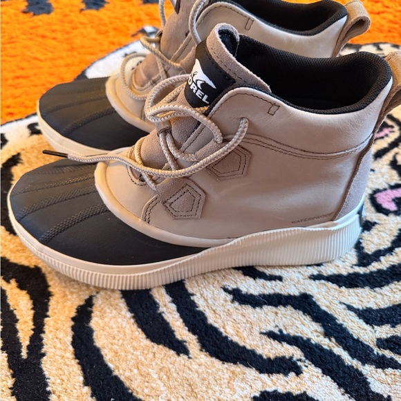 SOREL
Out N About™ IV Classic boots Black and Brown Lace-Up Boots - Picture 4 of 11